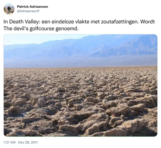 In Death Valley: een eindeloze vlakte met zoutafzettingen. Wordt The devil's golfcourse genoemd. http://t.co/MrD6VWHe 