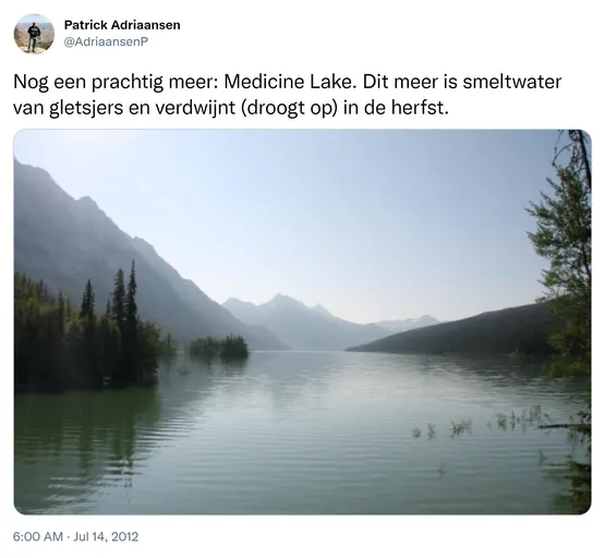 Nog een prachtig meer: Medicine Lake. Dit meer is smeltwater van gletsjers en verdwijnt (droogt op) in de herfst. http://t.co/ajlX5KHS