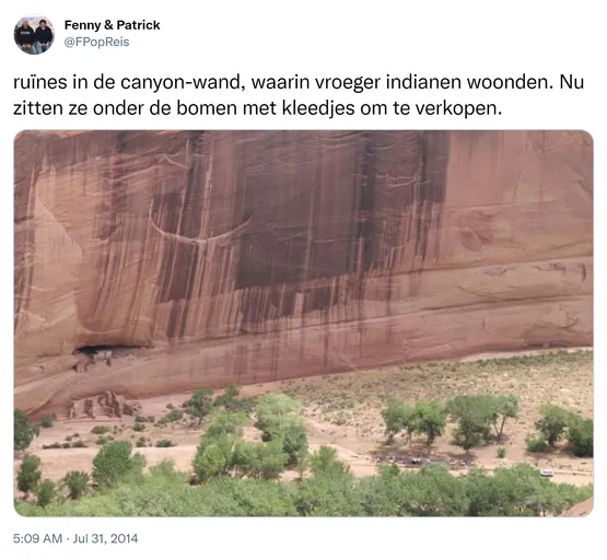 ruïnes in de canyon-wand, waarin vroeger indianen woonden. Nu zitten ze onder de bomen met kleedjes om te verkopen. http://t.co/kcx81hVWzC 