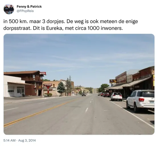 in 500 km. maar 3 dorpjes. De weg is ook meteen de enige dorpsstraat. Dit is Eureka, met circa 1000 inwoners. http://t.co/SCkec4KlUs
