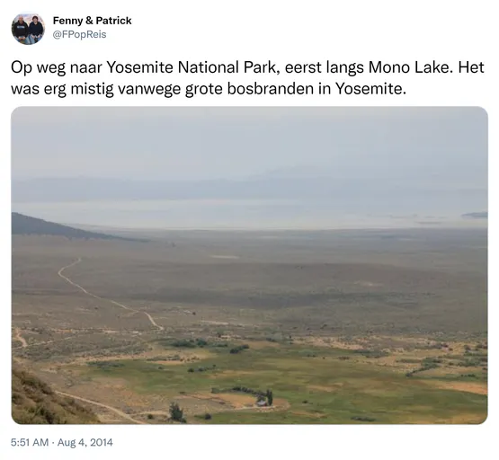 Op weg naar Yosemite National Park, eerst langs Mono Lake. Het was erg mistig vanwege grote bosbranden in Yosemite. http://t.co/vdU9rHi9RR
