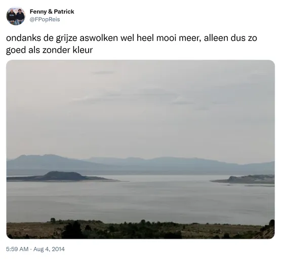 ondanks de grijze aswolken wel heel mooi meer, alleen dus zo goed als zonder kleur http://t.co/1SVHuMaTDB
