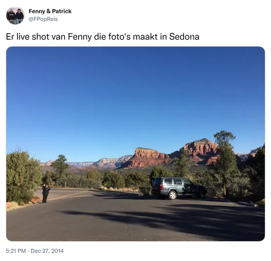 Er live shot van Fenny die foto's maakt in Sedona http://t.co/sN6HF2rYV0
