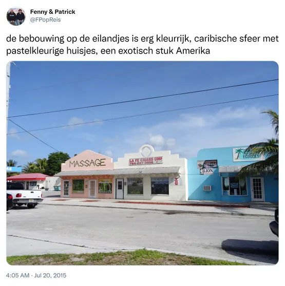 de bebouwing op de eilandjes is erg kleurrijk, caribische sfeer met pastelkleurige huisjes, een exotisch stuk Amerika http://t.co/DazWtBhmXc 