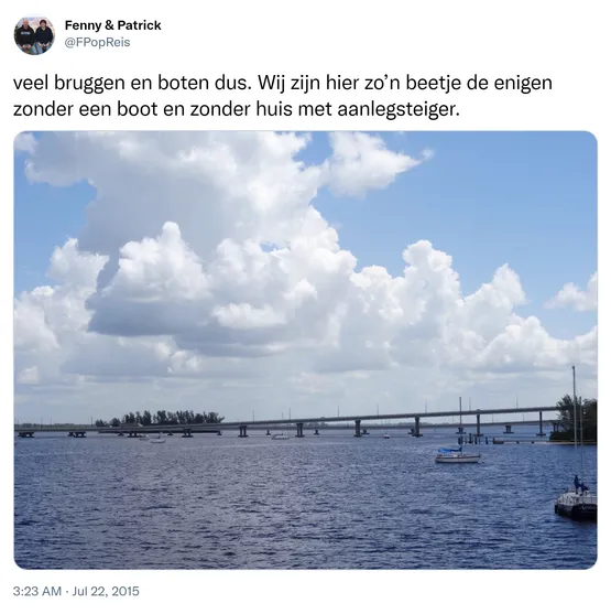 veel bruggen en boten dus. Wij zijn hier zo’n beetje de enigen zonder een boot en zonder huis met aanlegsteiger. http://t.co/FV3isBVSJg