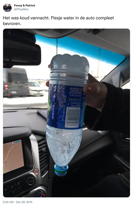Het was koud vannacht. Flesje water in de auto compleet bevroren. https://t.co/qeiFRvaYlf
