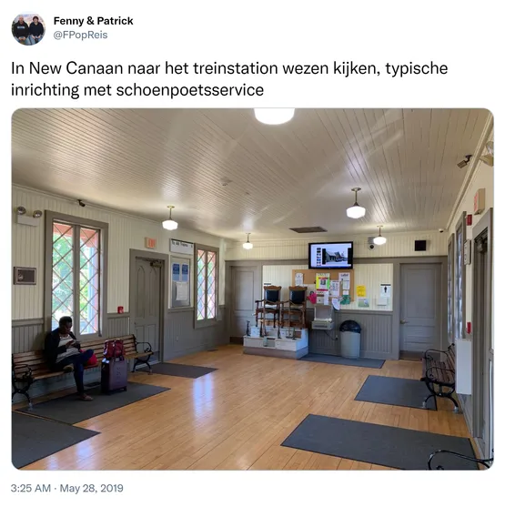 In New Canaan naar het treinstation wezen kijken, typische inrichting met schoenpoetsservice https://t.co/QNuwh7hepO
