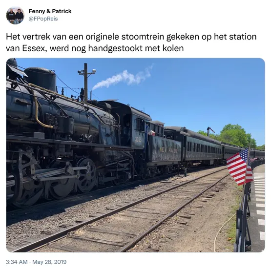 Het vertrek van een originele stoomtrein gekeken op het station van Essex, werd nog handgestookt met kolen https://t.co/alTqzXAGTQ 