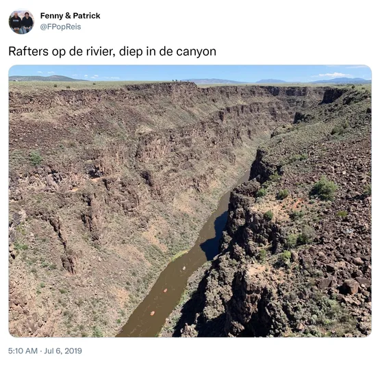 Rafters op de rivier, diep in de canyon https://t.co/V3c5cbOgZT
