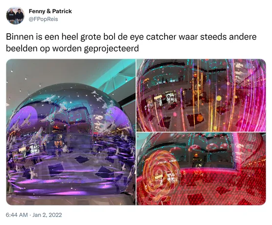Binnen is een heel grote bol de eye catcher waar steeds andere beelden op worden geprojecteerd https://t.co/Crf2m9K2Tw
