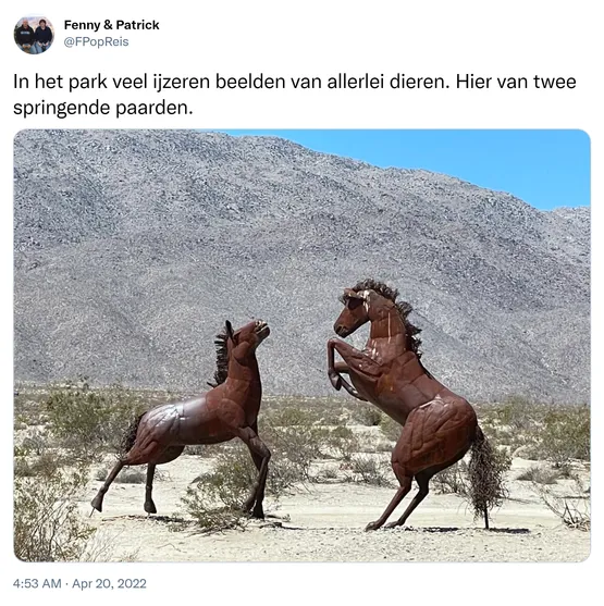 In het park veel ijzeren beelden van allerlei dieren. Hier van twee springende paarden. https://t.co/CKw76Go7me 