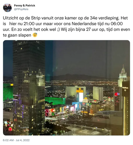 Uitzicht op de Strip vanuit onze kamer op de 34e verdieping. Het is hier nu 21:00 uur maar voor ons Nederlandse tijd nu 06:00 uur. En zo voelt het ook wel ;) Wij zijn bijna 27 uur op, tijd om even te gaan slapen 😴 https://t.co/RGZmtYPtcq 