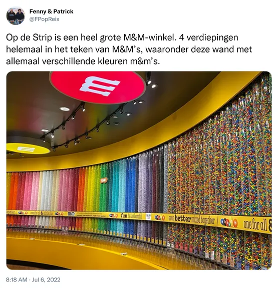 Op de Strip is een heel grote M&M-winkel. 4 verdiepingen helemaal in het teken van M&M’s, waaronder deze wand met allemaal verschillende kleuren m&m’s. https://t.co/pG7y8F7Xmz 