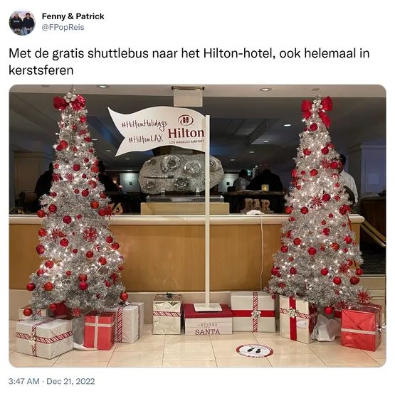 Met de gratis shuttlebus naar het Hilton-hotel, ook helemaal in kerstsferen https://t.co/8Sj90XyL8C