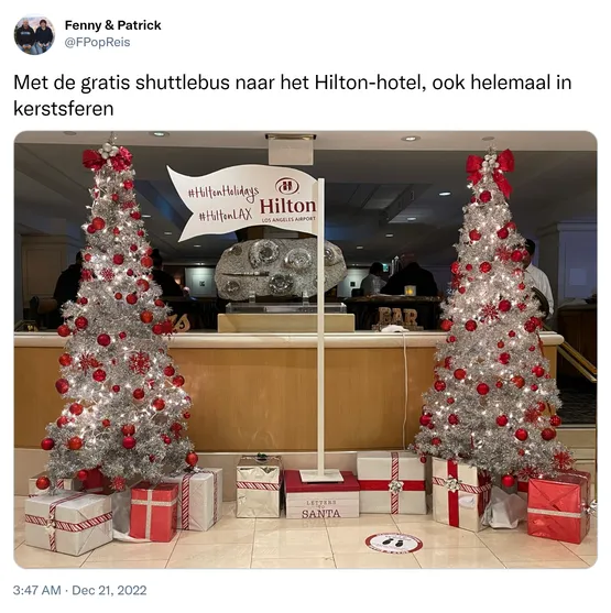 Met de gratis shuttlebus naar het Hilton-hotel, ook helemaal in kerstsferen https://t.co/8Sj90XyL8C 