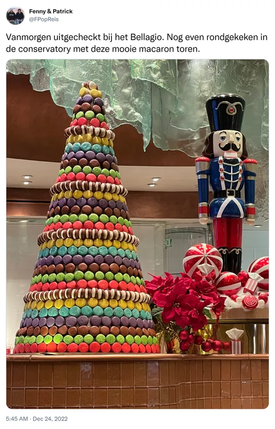 Vanmorgen uitgecheckt bij het Bellagio. Nog even rondgekeken in de conservatory met deze mooie macaron toren. https://t.co/0Lg02ifkGR
