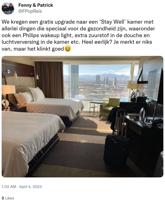 We kregen een gratis upgrade naar een ‘Stay Well’ kamer met allerlei dingen die speciaal voor de gezondheid zijn, waaronder ook een Philips wakeup light, extra zuurstof in de douche en luchtverversing in de kamer etc. Heel eerlijk? Je merkt er niks van, maar het klinkt goed?? https://t.co/JuNsccq0h6
